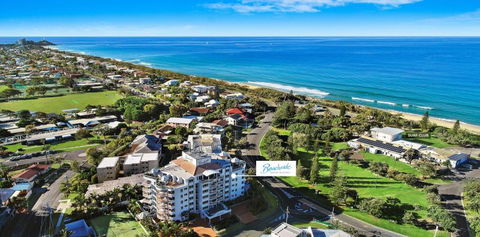 Beachside Resort Kawana Waters - New Castle Holiday 4
