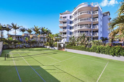 Beachside Resort Kawana Waters - New Castle Holiday 3