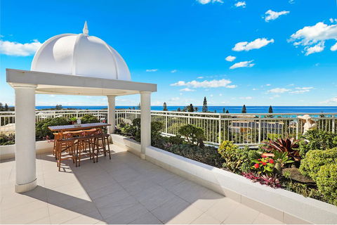 Beachside Resort Kawana Waters - New Castle Holiday 0