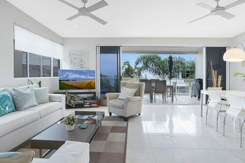 Beachside Vibes, Sunshine Beach - New Castle Holiday 1