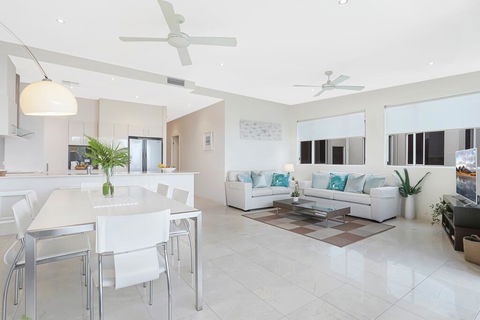 Beachside Vibes, Sunshine Beach - New Castle Holiday 3