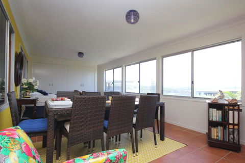 BEACHVIEW - 14 Second Ave , Bonny Hills - New Castle Holiday 3