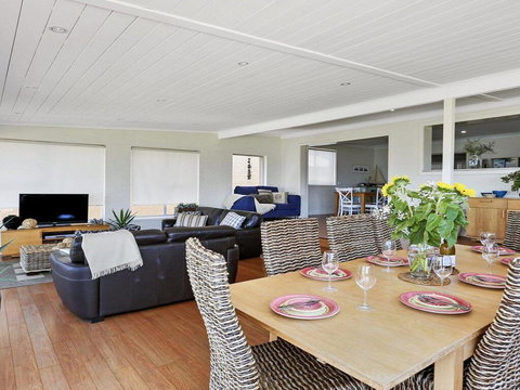 Beachview - Walking Track Straight Down To The Beach - New Castle Holiday 2