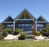 Bear Gully Coastal Cottages - New Castle Holiday