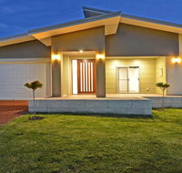 Beaufortia Views - New Castle Holiday