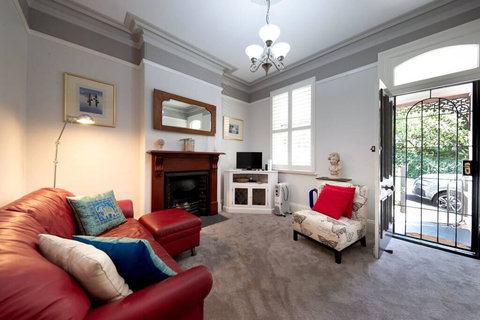 Beautiful Modern Historic Home Near Sydney Harbour - New Castle Holiday 1