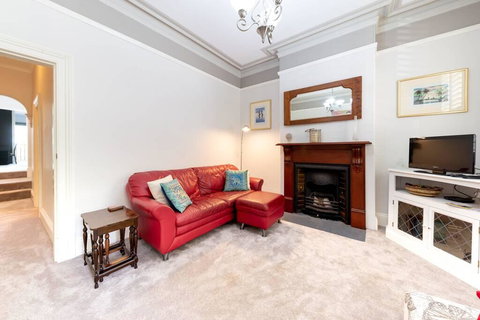 Beautiful Modern Historic Home Near Sydney Harbour - New Castle Holiday 2