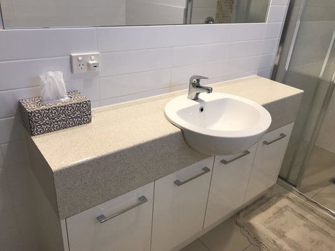 Beautiful New Room - New Castle Holiday 1