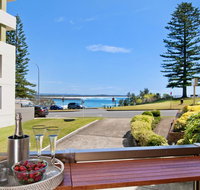 Beauty at the Beach - modern beachfront apartment - New Castle Holiday