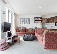 Beehive 14 - New Castle Holiday