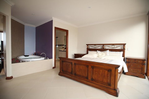 Bellfield Retreat - New Castle Holiday 0