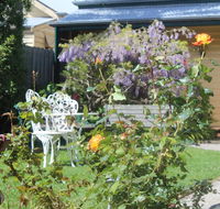 Benambra Bed  Breakfast - New Castle Holiday