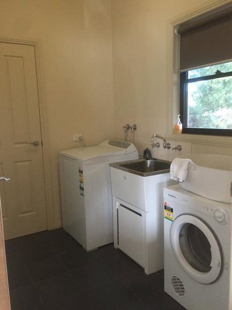 Bennett House Horsham - New Castle Holiday 2