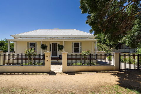 Berkeley Street Townhouse - New Castle Holiday 0