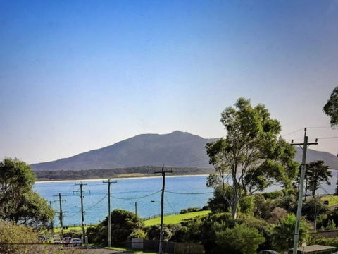Bermagui Beach Apartment - New Castle Holiday 0