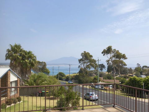Bermagui Beach Apartment - New Castle Holiday 1