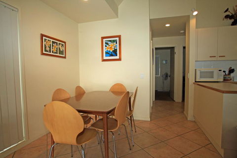 Berrara Lagoon Front Chalet - New Castle Holiday 3