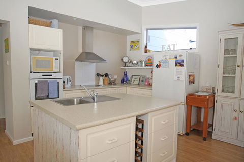 Berrara's Home Away From Home - New Castle Holiday 3