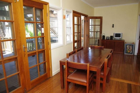 Berry, 16 East Street - New Castle Holiday 2