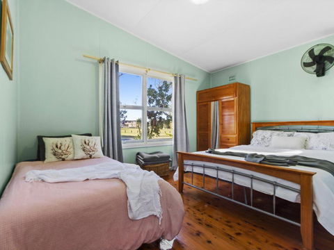 Between 2 Beaches - Comfortable Private Sanctuary - New Castle Holiday 1