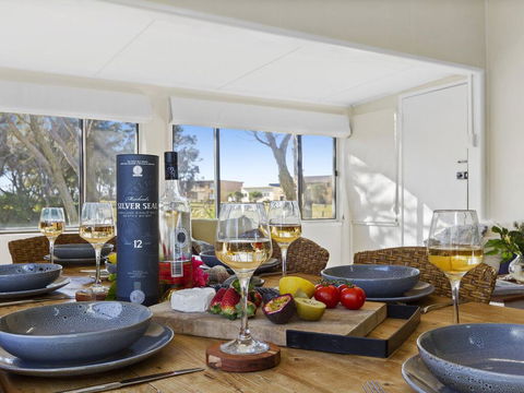 Between 2 Beaches - Comfortable Private Sanctuary - New Castle Holiday 3