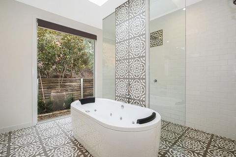 Beyond Bliss - Guesthouse 2 - New Castle Holiday 1