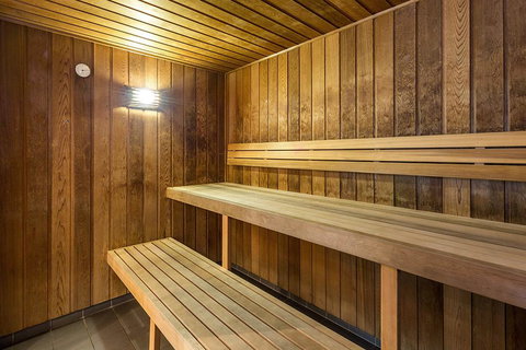 BHB Explore CBD Doorsteps #Free Carpark, Wine, Wifi - New Castle Holiday 1