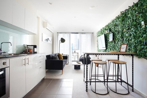 BHB Explore CBD Doorsteps #Free Carpark, Wine, Wifi - New Castle Holiday 0