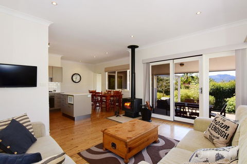 Bimbadeen - Comfortable Country Styled House! - New Castle Holiday 1