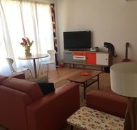 Black Cat Retreat holiday home - New Castle Holiday