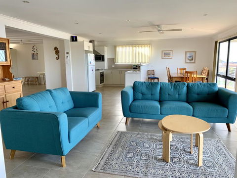 Blakeney Holiday House - New Castle Holiday 1