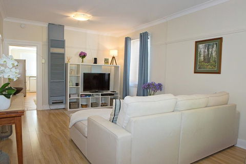 Blue And White Nile - New Castle Holiday 2