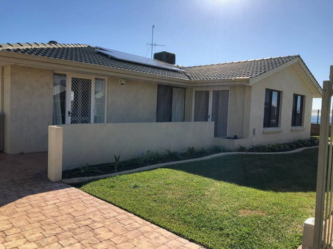 Blue Bay Beach Getaway - New Castle Holiday 2