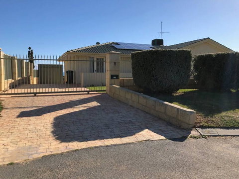 Blue Bay Beach Getaway - New Castle Holiday 3