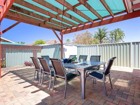 Blue Bay, 83a Rocky Point Road - Foxtel & Air Conditioning Downstairs - New Castle Holiday 2
