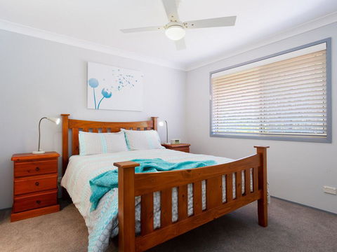 Blue Bay, 83a Rocky Point Road - Foxtel & Air Conditioning Downstairs - New Castle Holiday 3