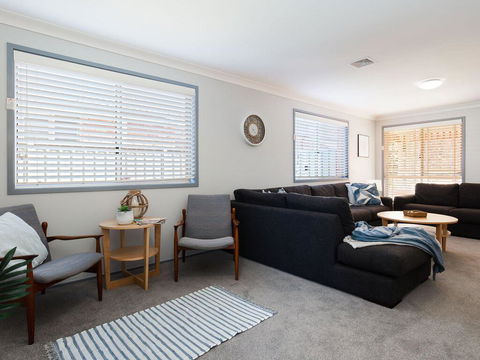 Blue Bay, 83a Rocky Point Road - Foxtel & Air Conditioning Downstairs - New Castle Holiday 1