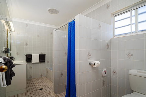 Blue Diamond Motor Inn - New Castle Holiday 2