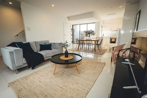 Blue Gum On First Ave - CBD Fringe, WiFi, Netflix - New Castle Holiday 1