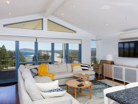 Blue Waters At Gerroa - New Castle Holiday 0