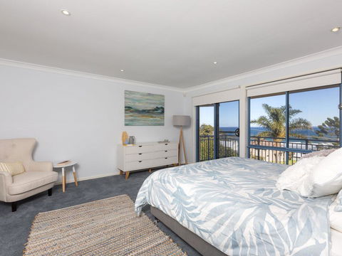 Blue Waters At Gerroa - New Castle Holiday 1