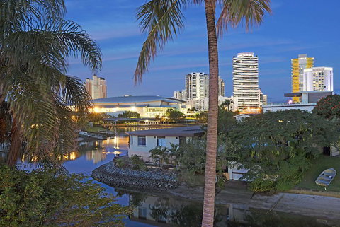 Blue Waters Retreat - New Castle Holiday 3