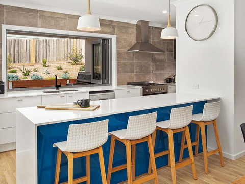 Blue Waves - New Castle Holiday 1