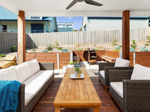 Blue Waves - New Castle Holiday 3