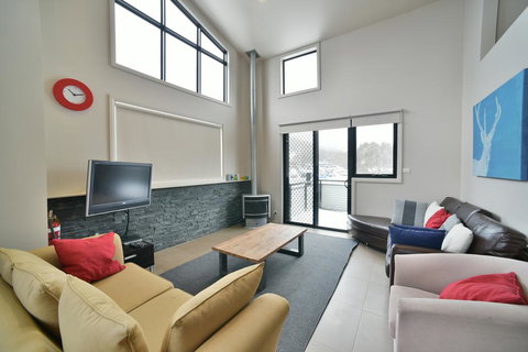 Blues Air 1 - New Castle Holiday 3