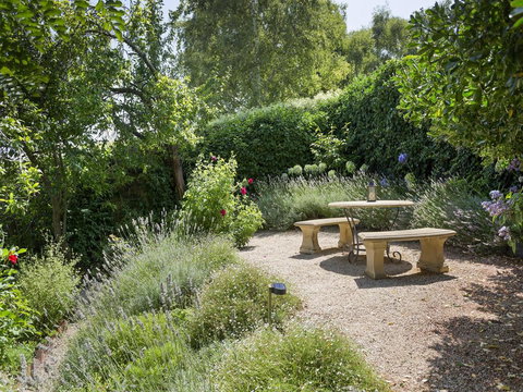 Bluestone Cottage Launceston-hosted By: LAbode - New Castle Holiday 1