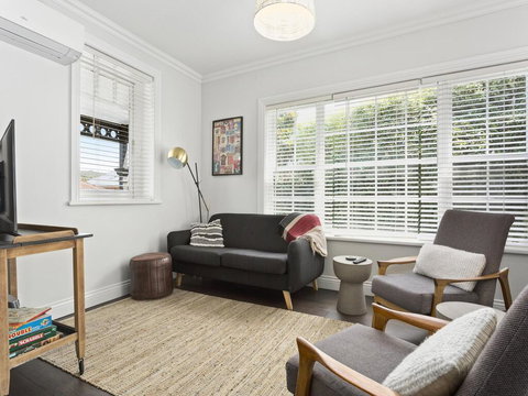 Bluestone Cottage Launceston-hosted By: LAbode - New Castle Holiday 3