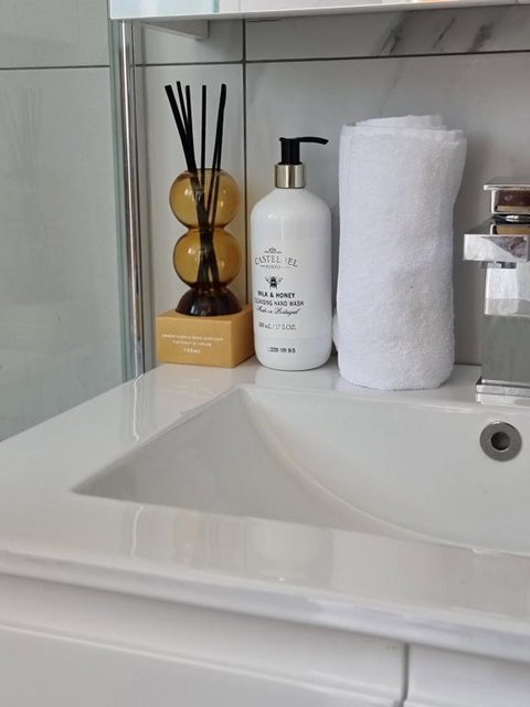 The Lux Guest House - New Castle Holiday 2