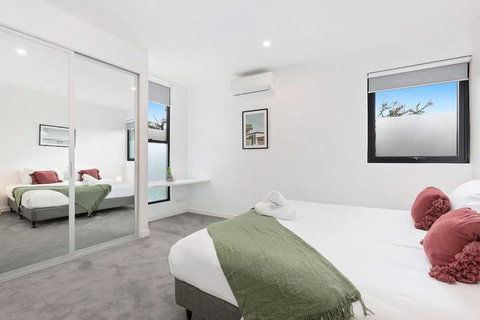 The Perfect Beaumaris 2BR Apt With Parking - New Castle Holiday 1