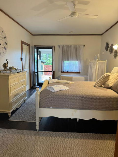 The Table Guest House - New Castle Holiday 1